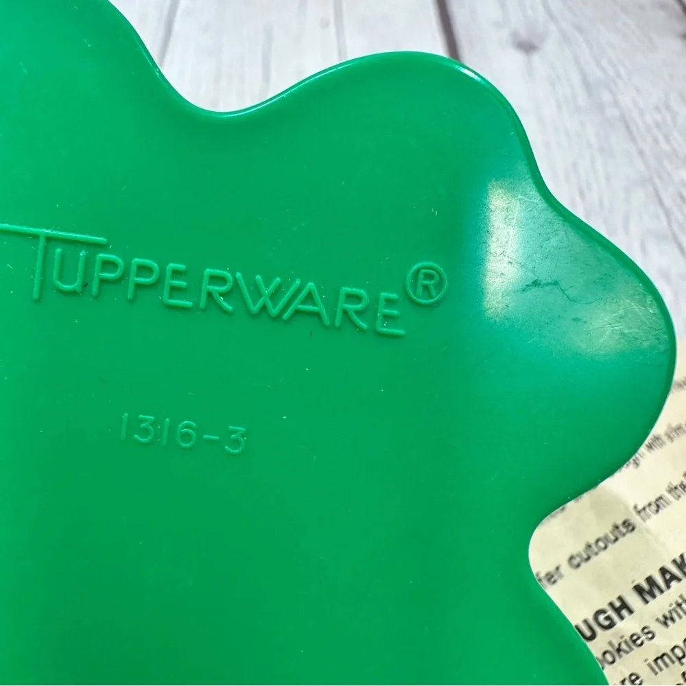 Vintage tupperware Cookie Cutters christmas st. patricks day hosting retro